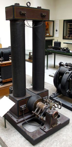 Datei:DMM 18326 Edison-Dynamomaschine.jpg