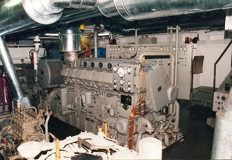 Datei:Deutz 12 V-2.jpg